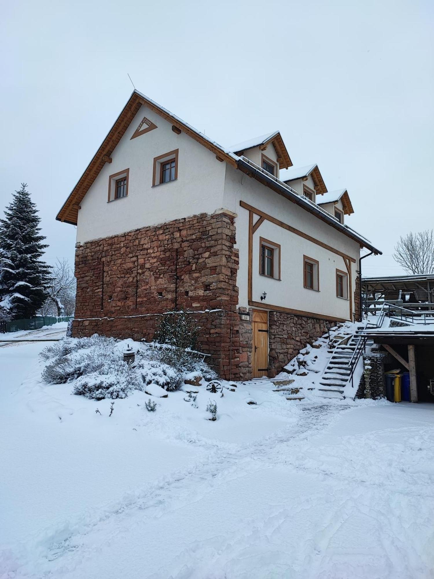 Apartman Na Statku Cerveny Kostelec Exterior photo